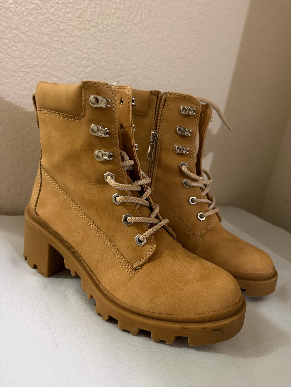 Women's Tan Lug Sole Lace-Up Heeled Boots
